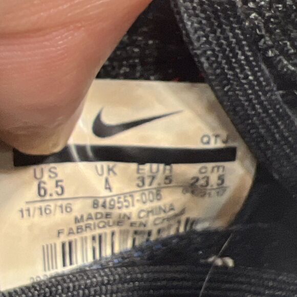 Nike Air Vapormax Flyknit Triple Black Grey Womens Size 6.5 Running 849557-006 - Picture 11 of 11
